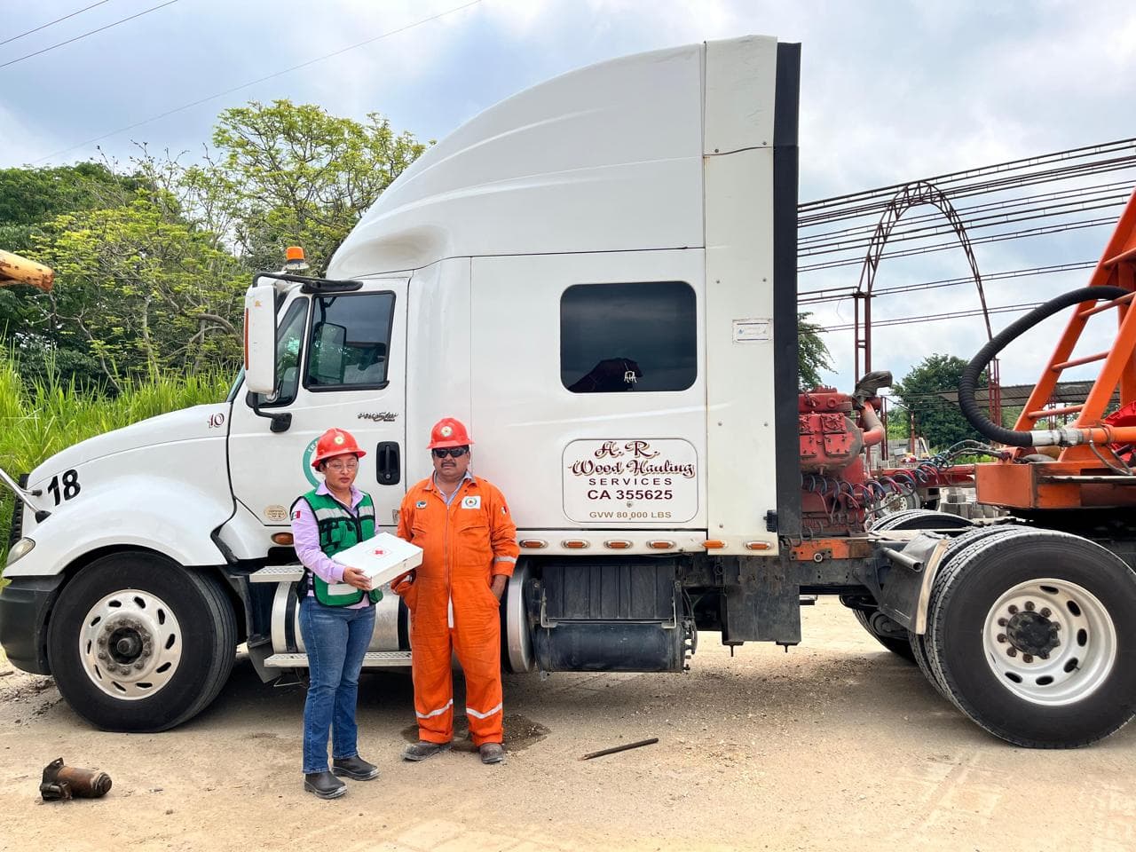 Oficial de seguridad con operador de Transportes Brito